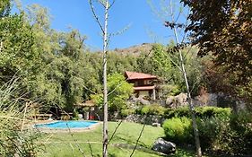 Casa de Montaña inmersa en Bosque Nativo